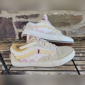 Vans Chenile Check Old Skool. Pink and cream suede.